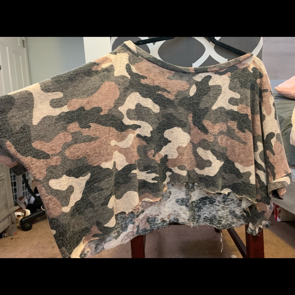 Cropped camo shirt